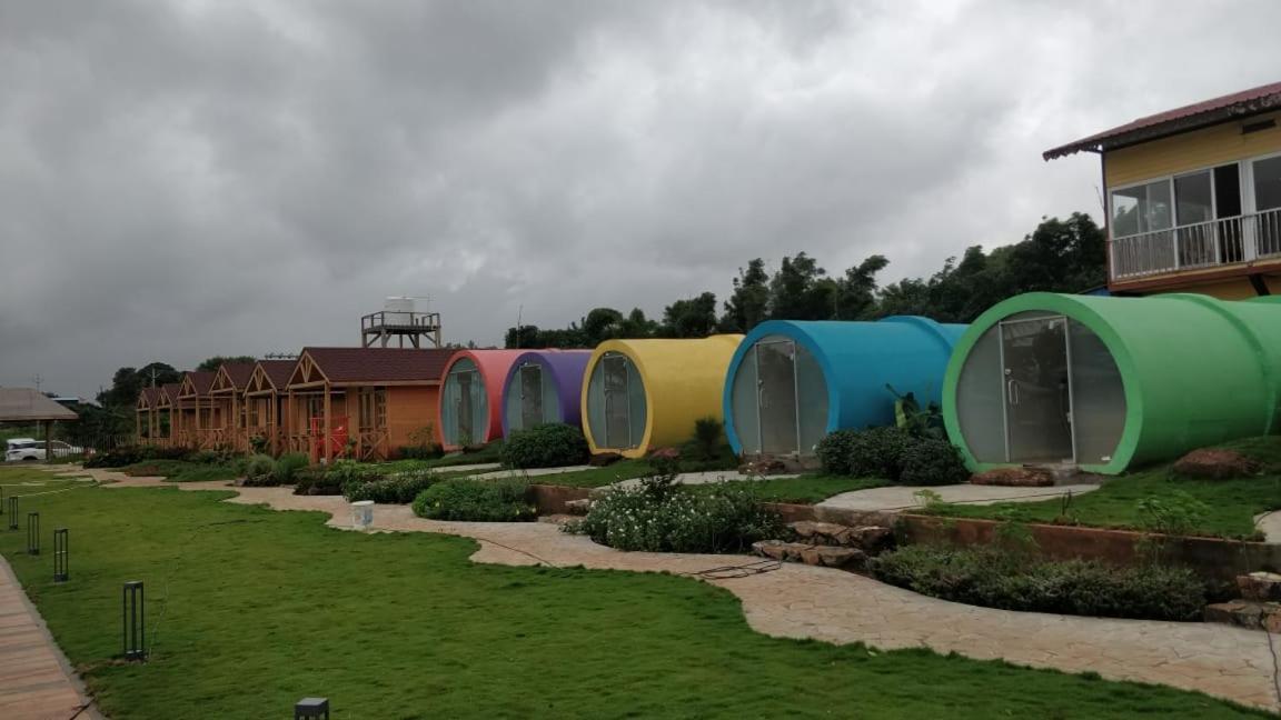 Waterscape Retreat Girnare Bagian luar foto
