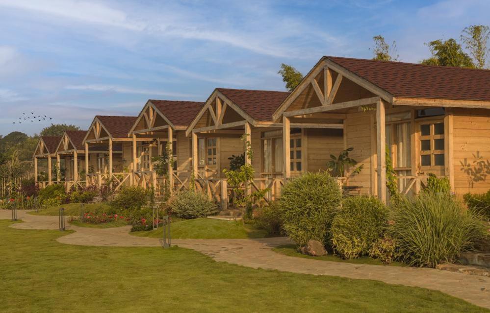 Waterscape Retreat Girnare Bagian luar foto